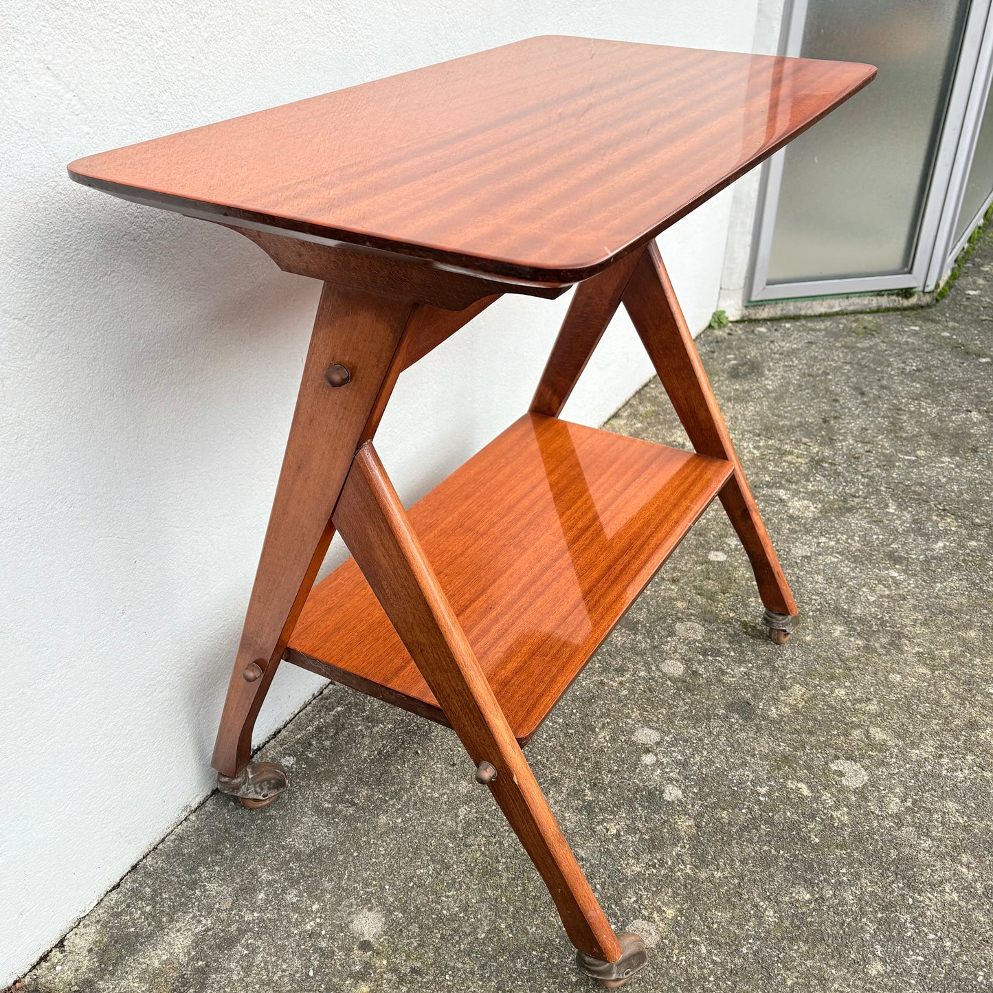 Table roulante esprit scandinave
