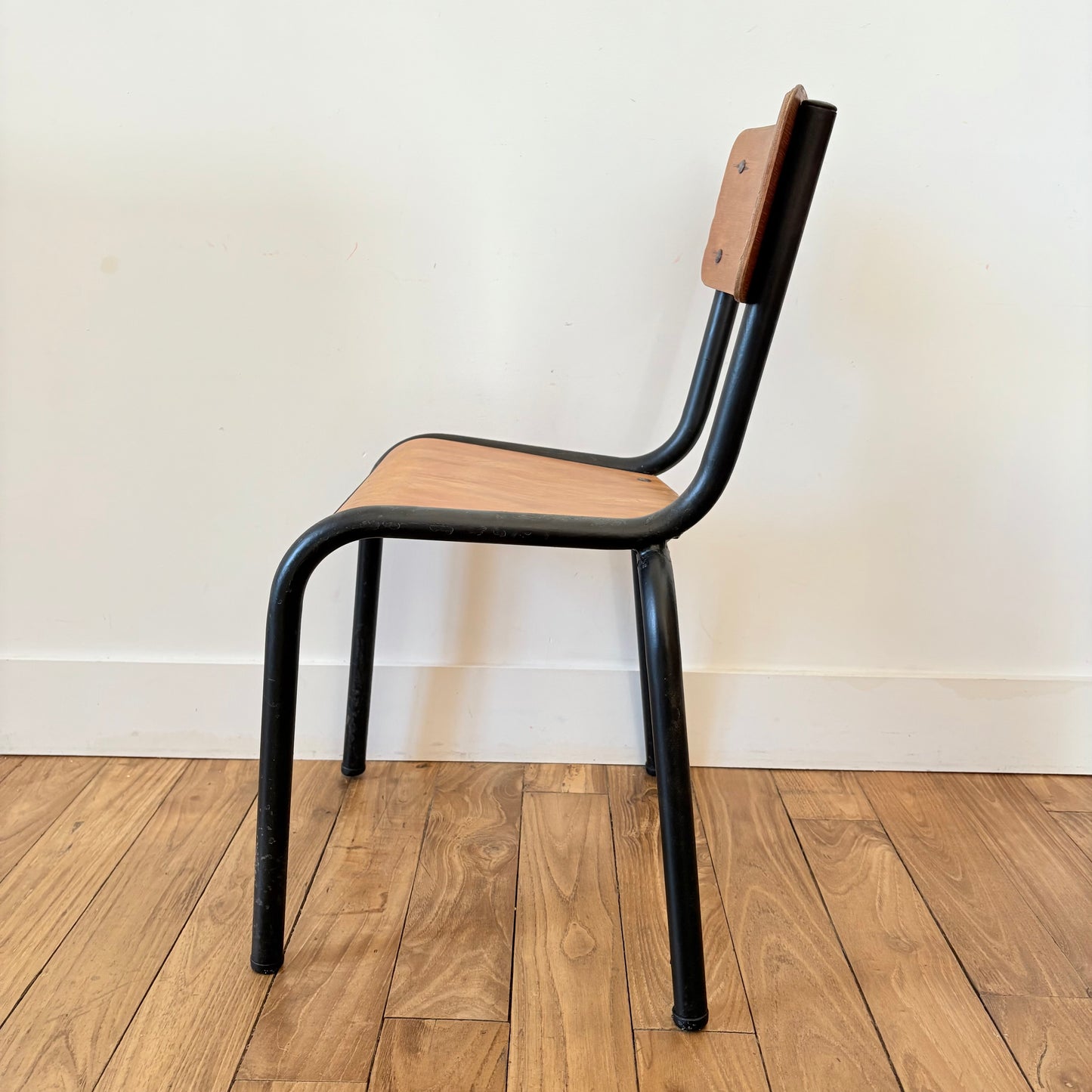 Chaise de maternelle taille moyenne