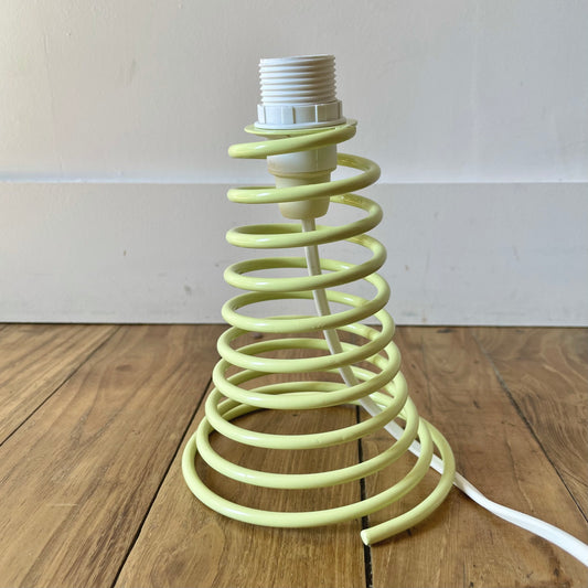 Pied de lampe spirale