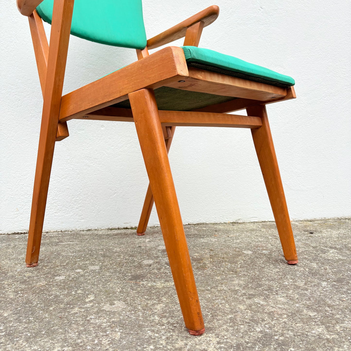 Fauteuil en bois vert