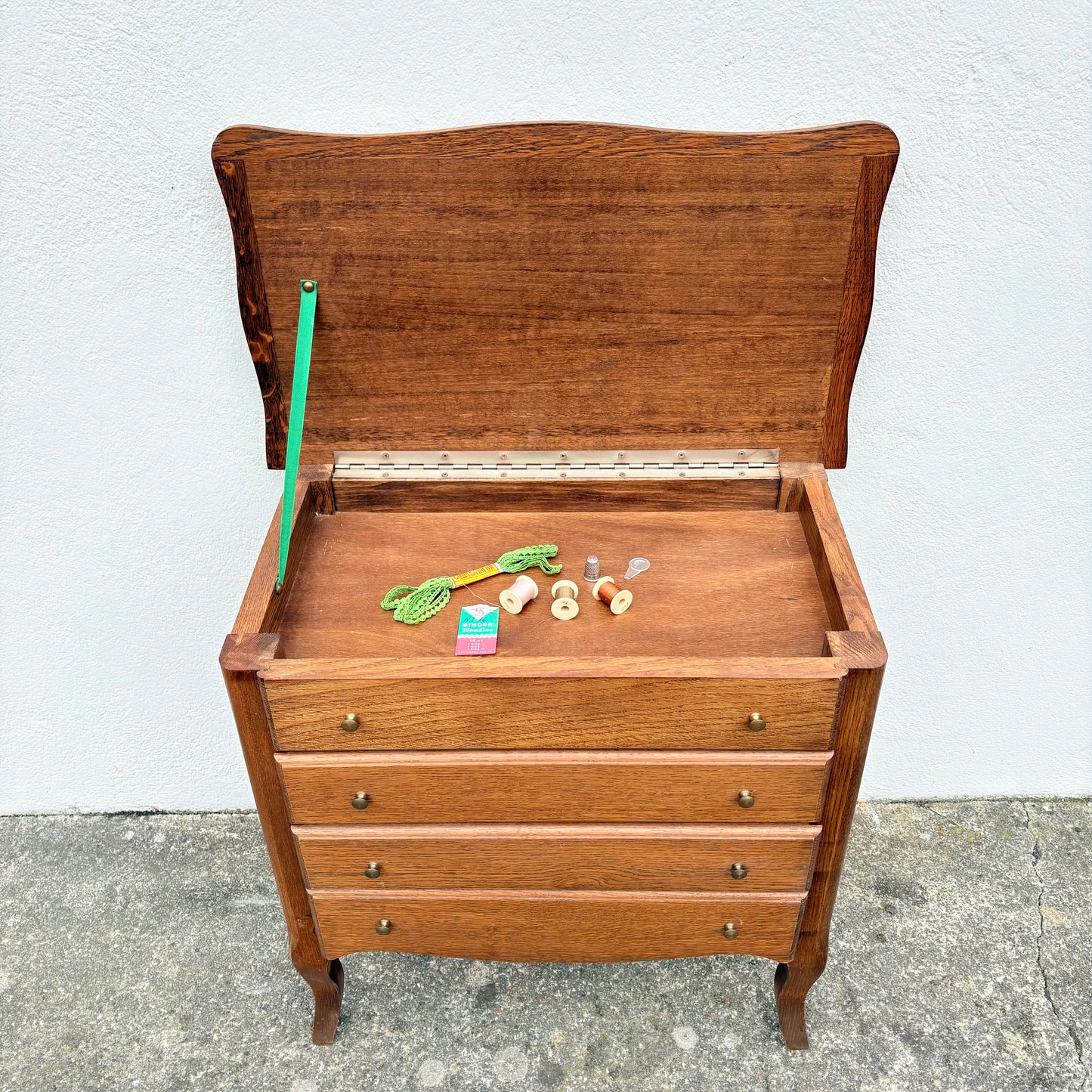 Travailleuse à tiroirs