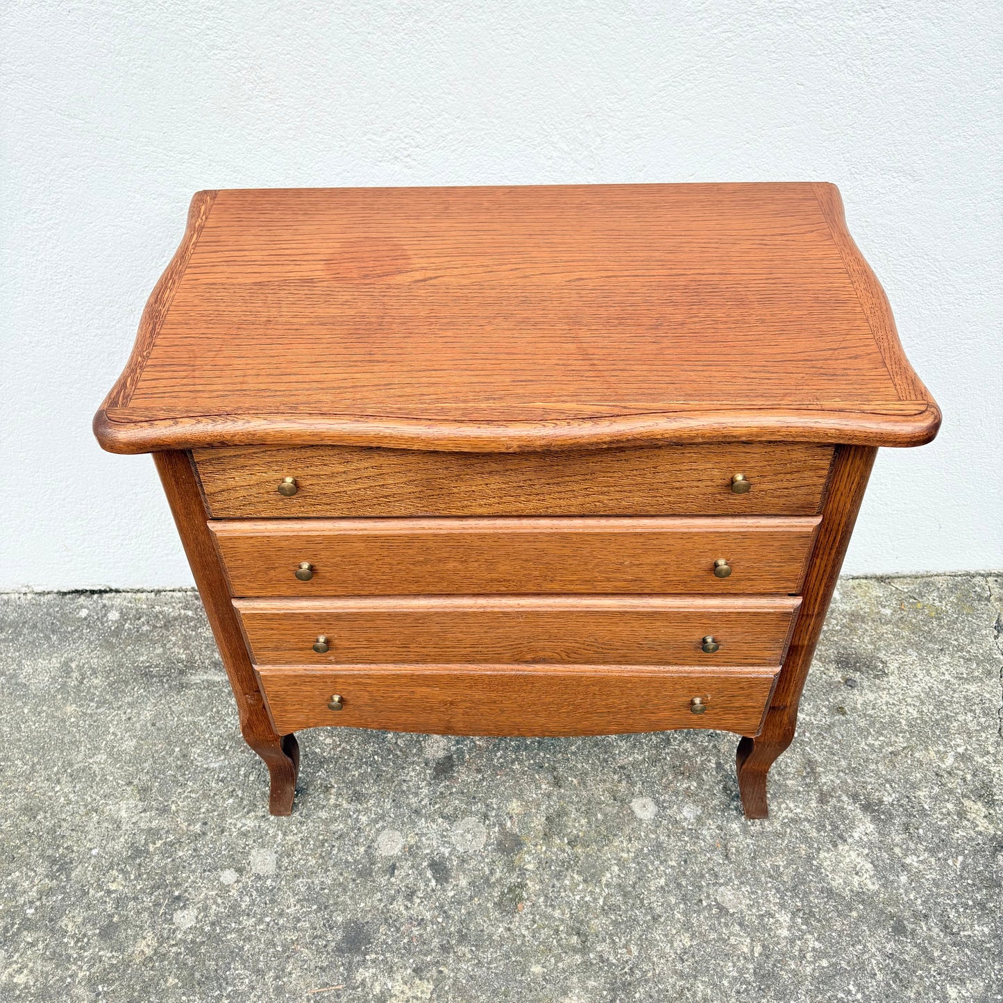 Travailleuse à tiroirs