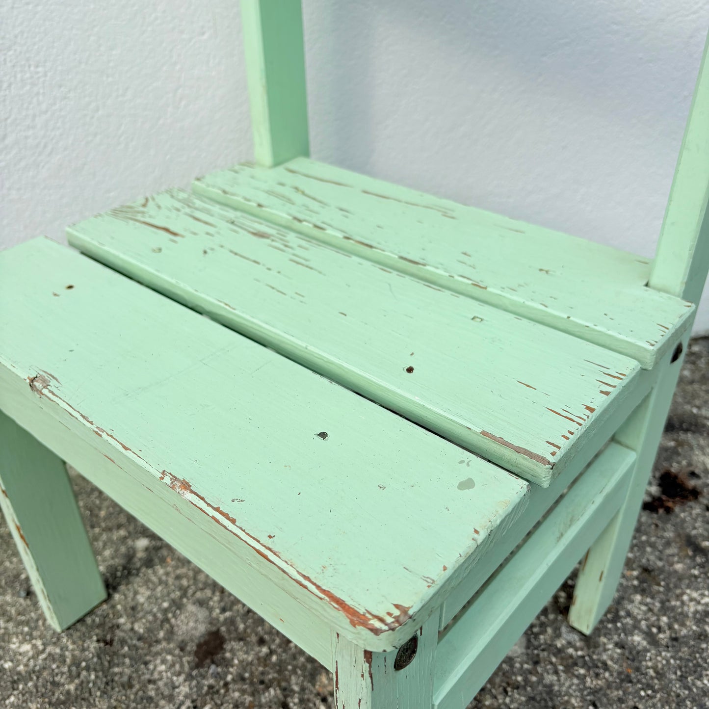 Chaise enfant vert d’eau