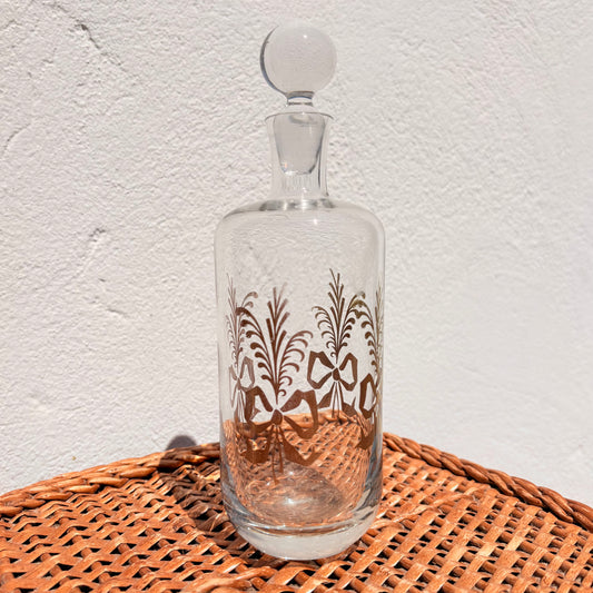 Carafe en verre à décors de noeuds