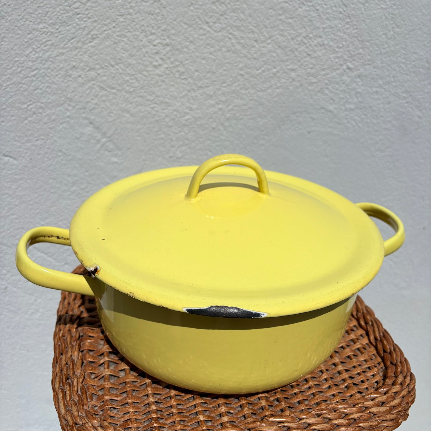 Cocotte en fonte émaillée jaune
