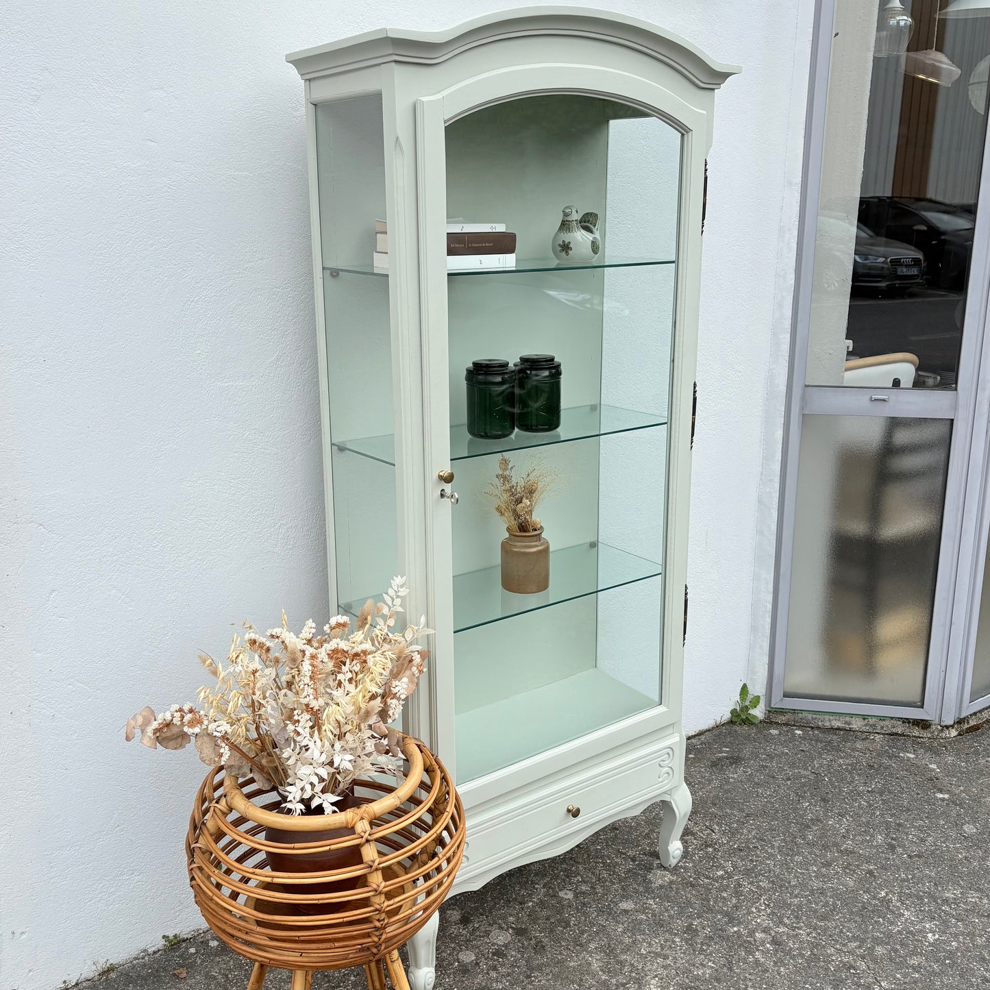 Vitrine en bois peint