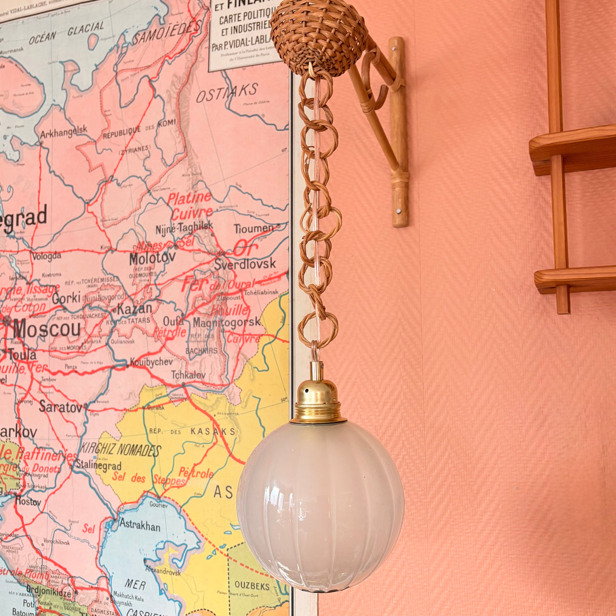Suspension rotin et verre