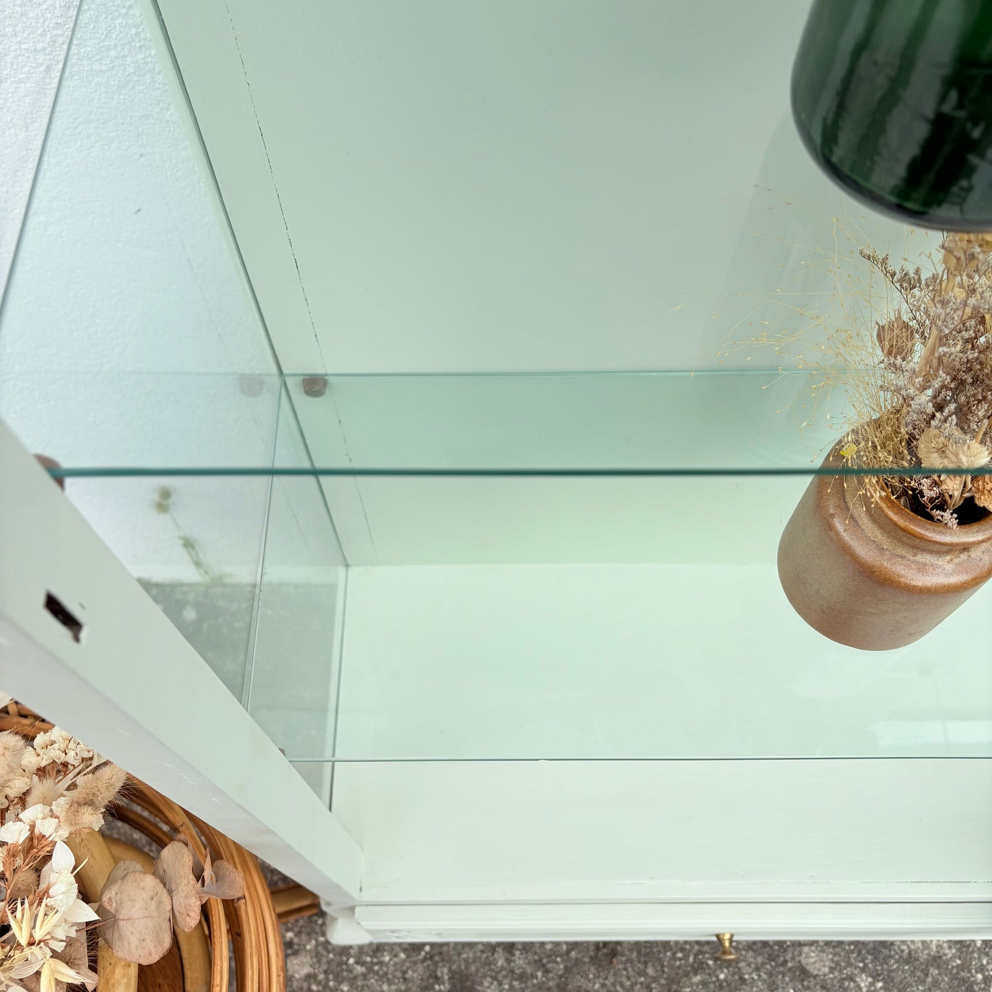 Vitrine en bois peint