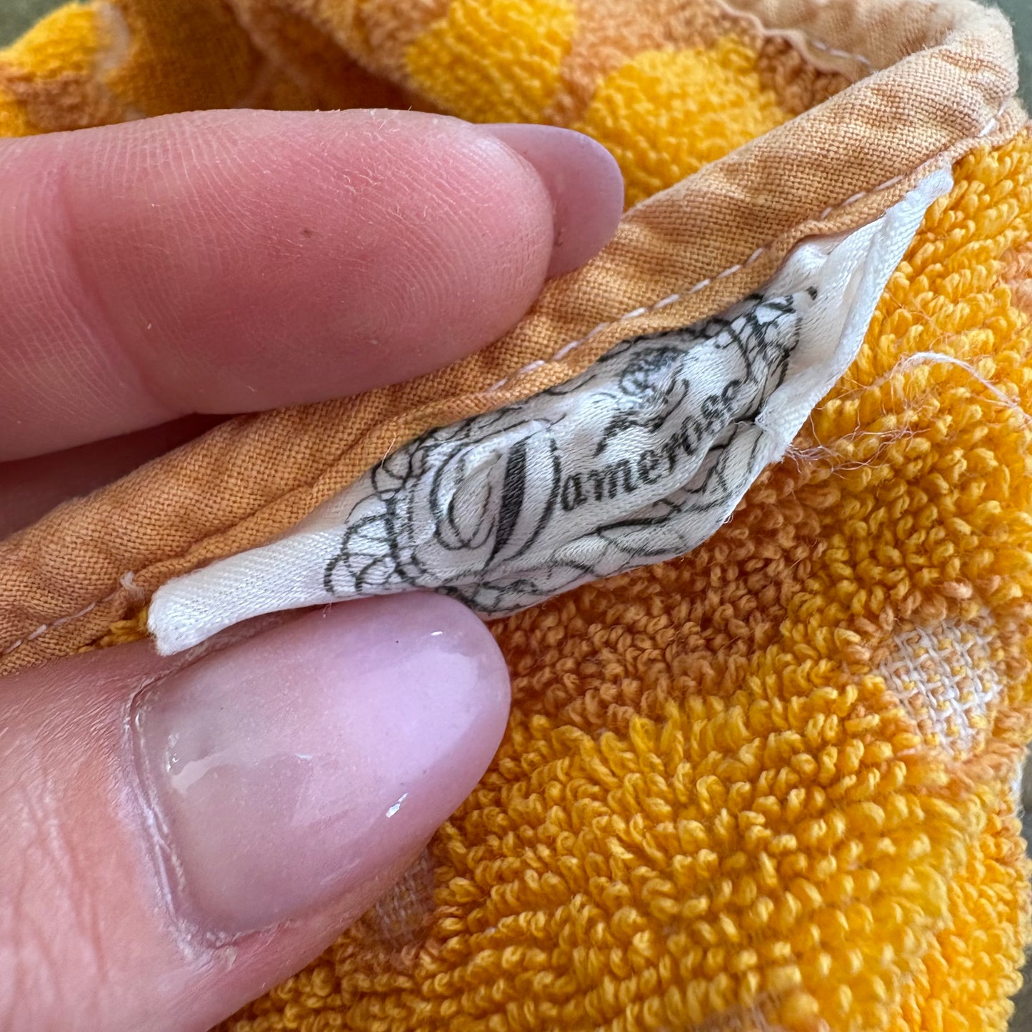 Serviettes de toilette neuves vintage