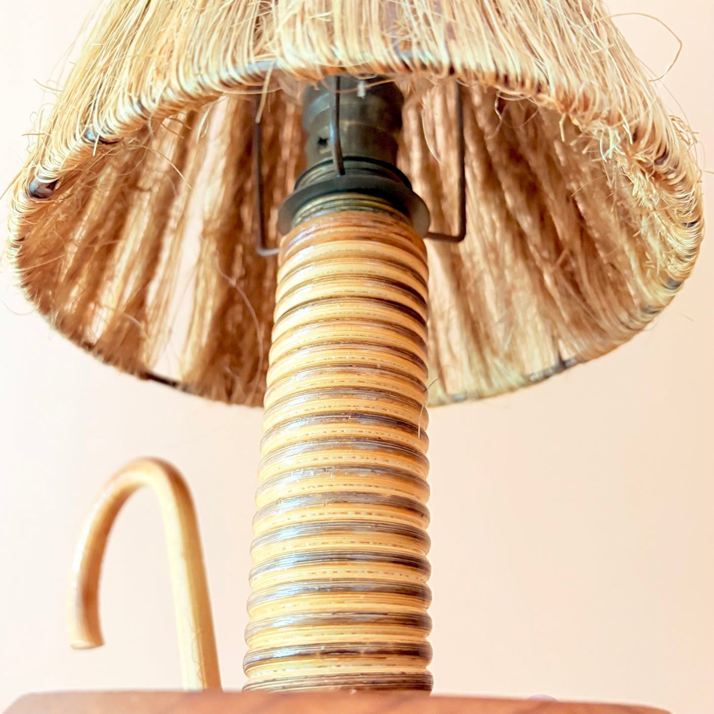 Lampe en rotin et corde