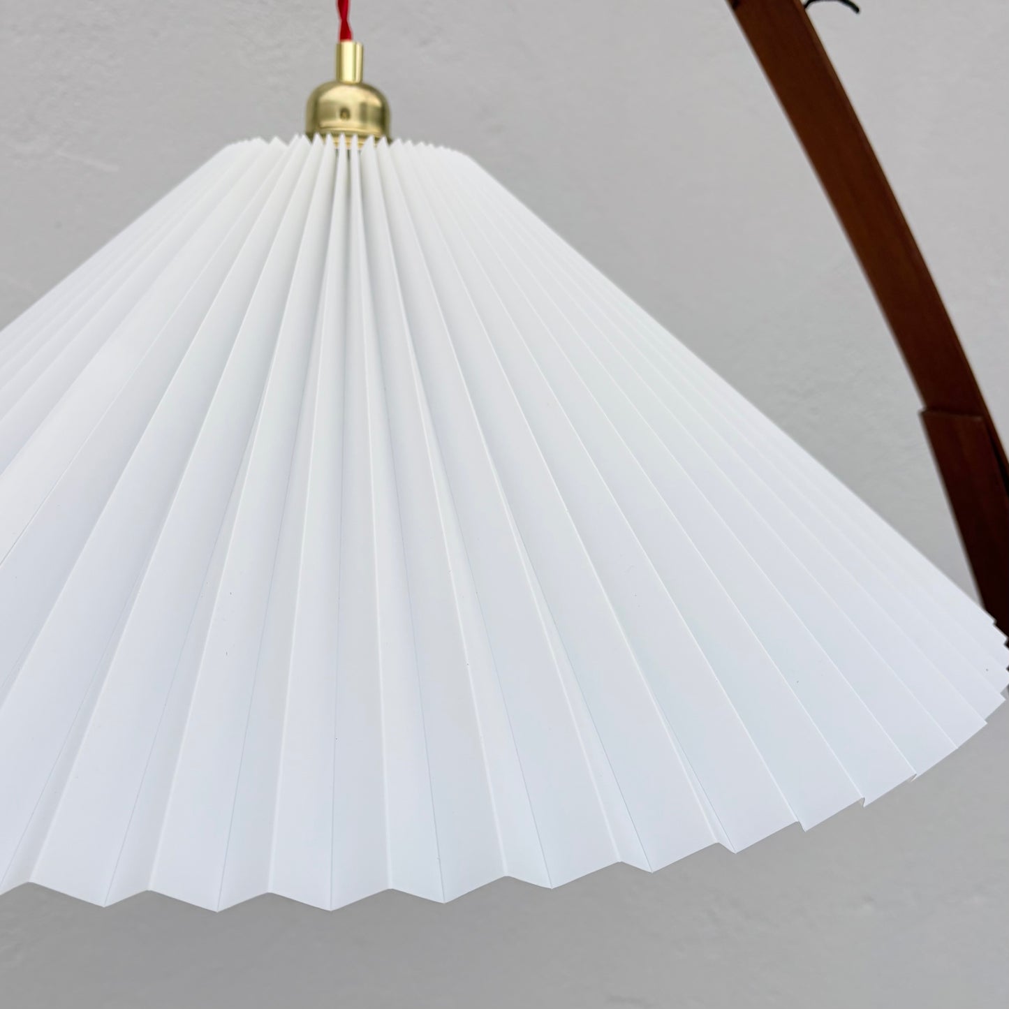 Lampadaire arc en teck