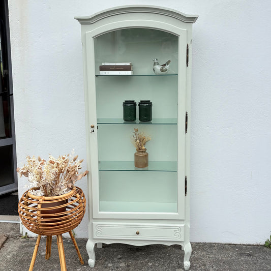 Vitrine en bois peint