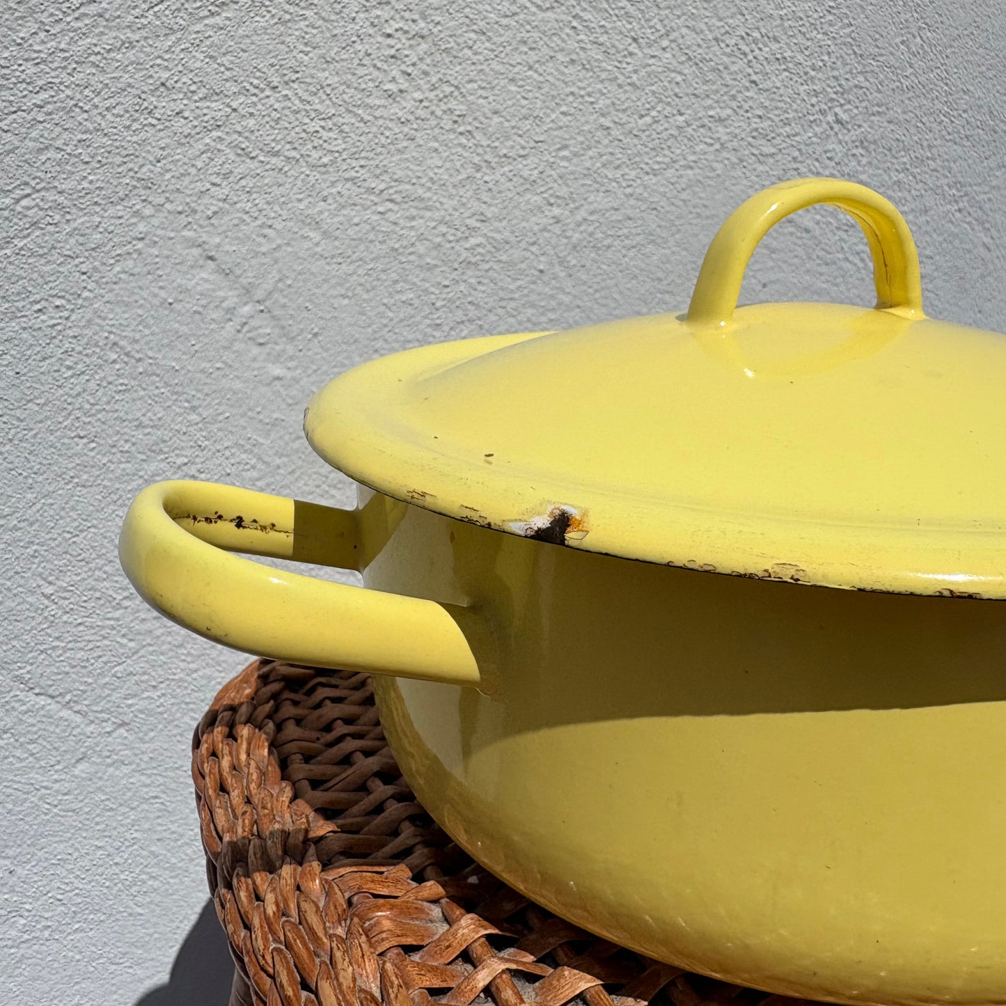 Cocotte en fonte émaillée jaune