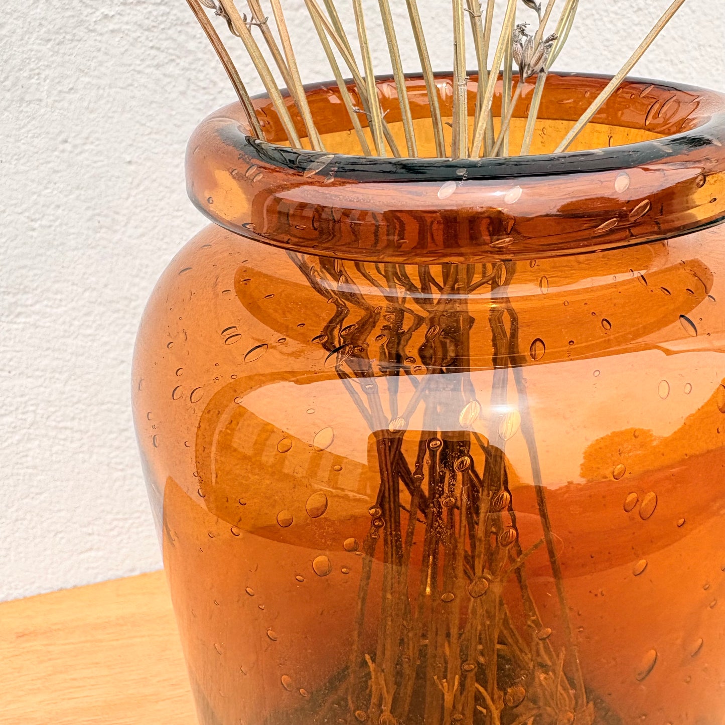 Grand pot en verre ambré