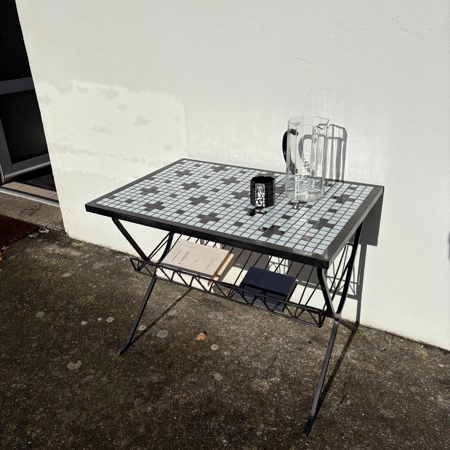 Table d’appoint en métal et mosaïque