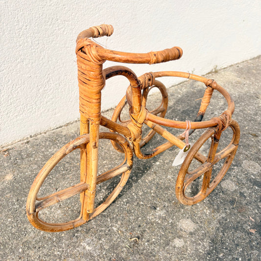 Porte plante en rotin vélo
