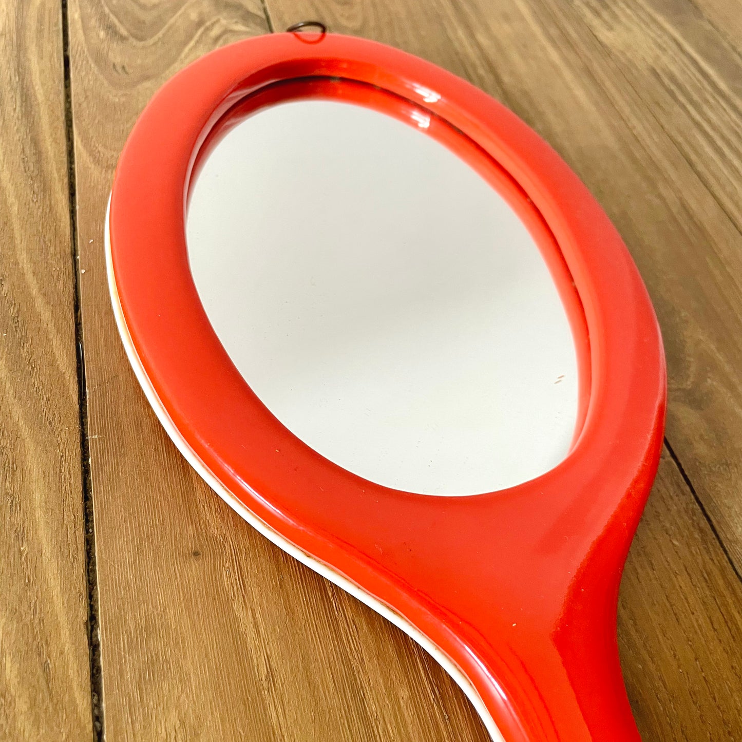 Miroir en forme de raquette rouge