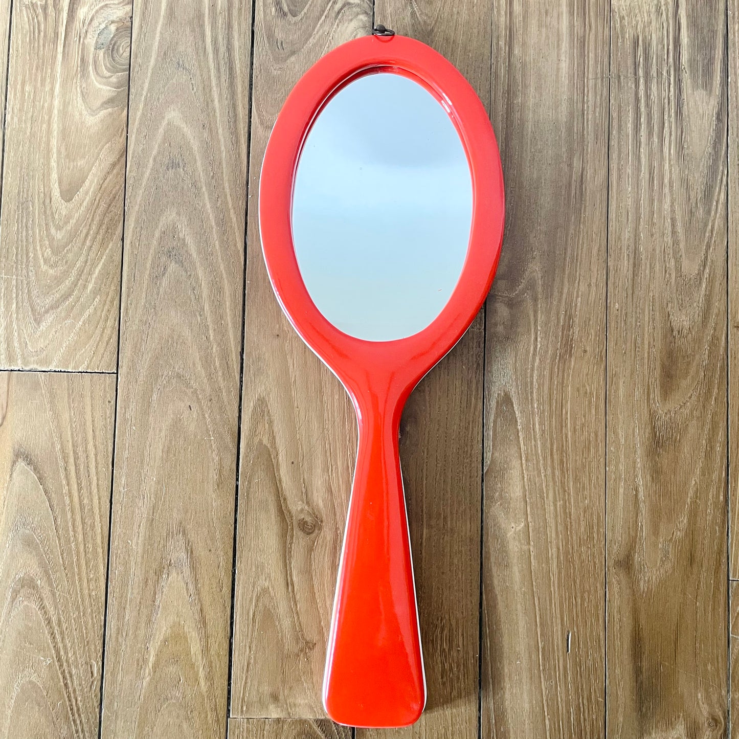 Miroir en forme de raquette rouge