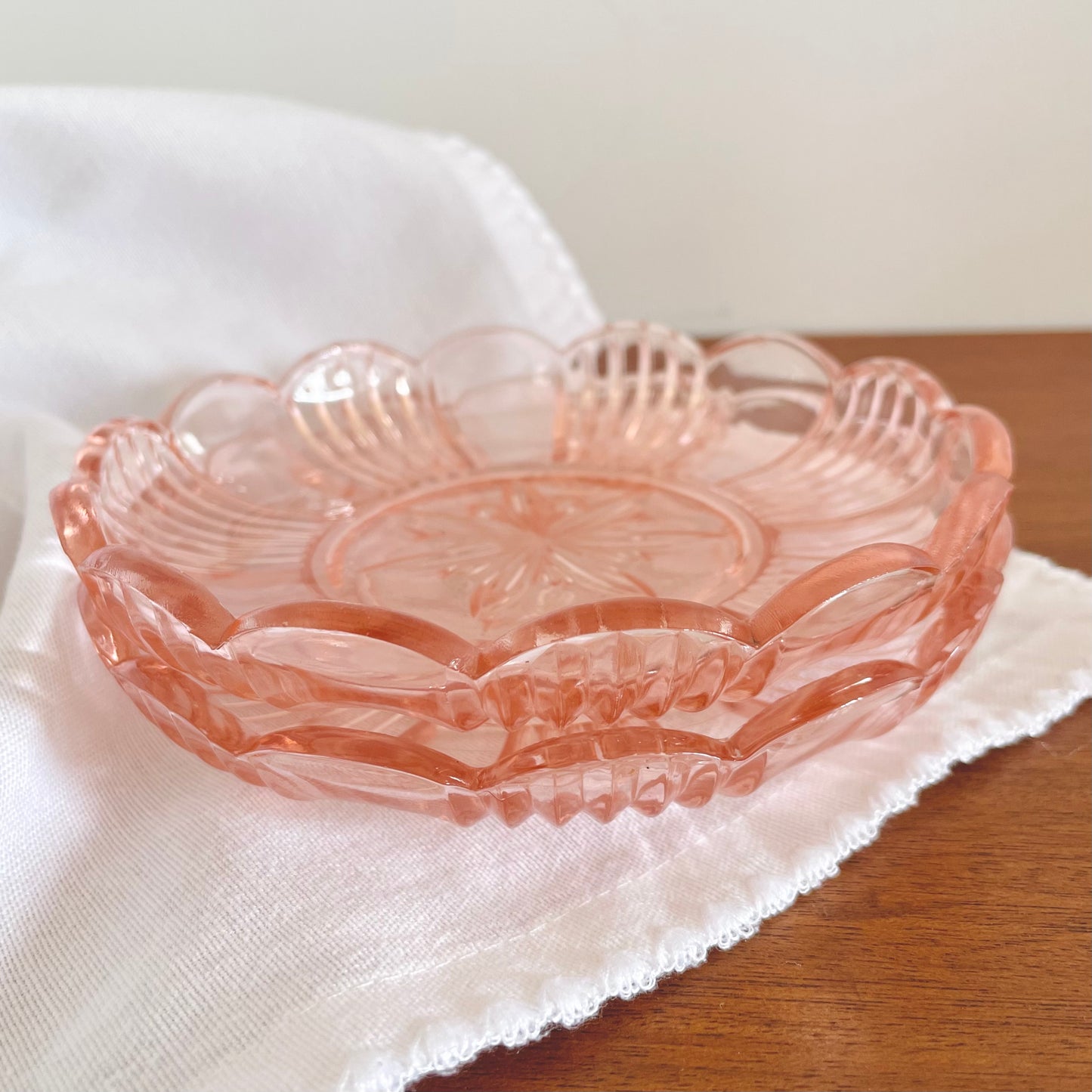 Paire de coupelles en verre rose Pontrieux