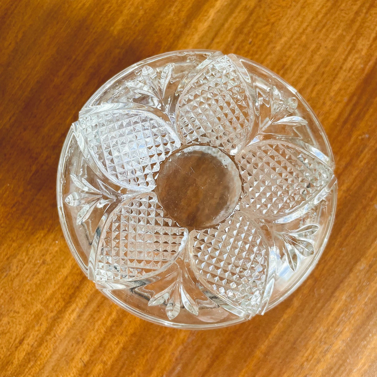 Bonbonnière en verre motif fleur