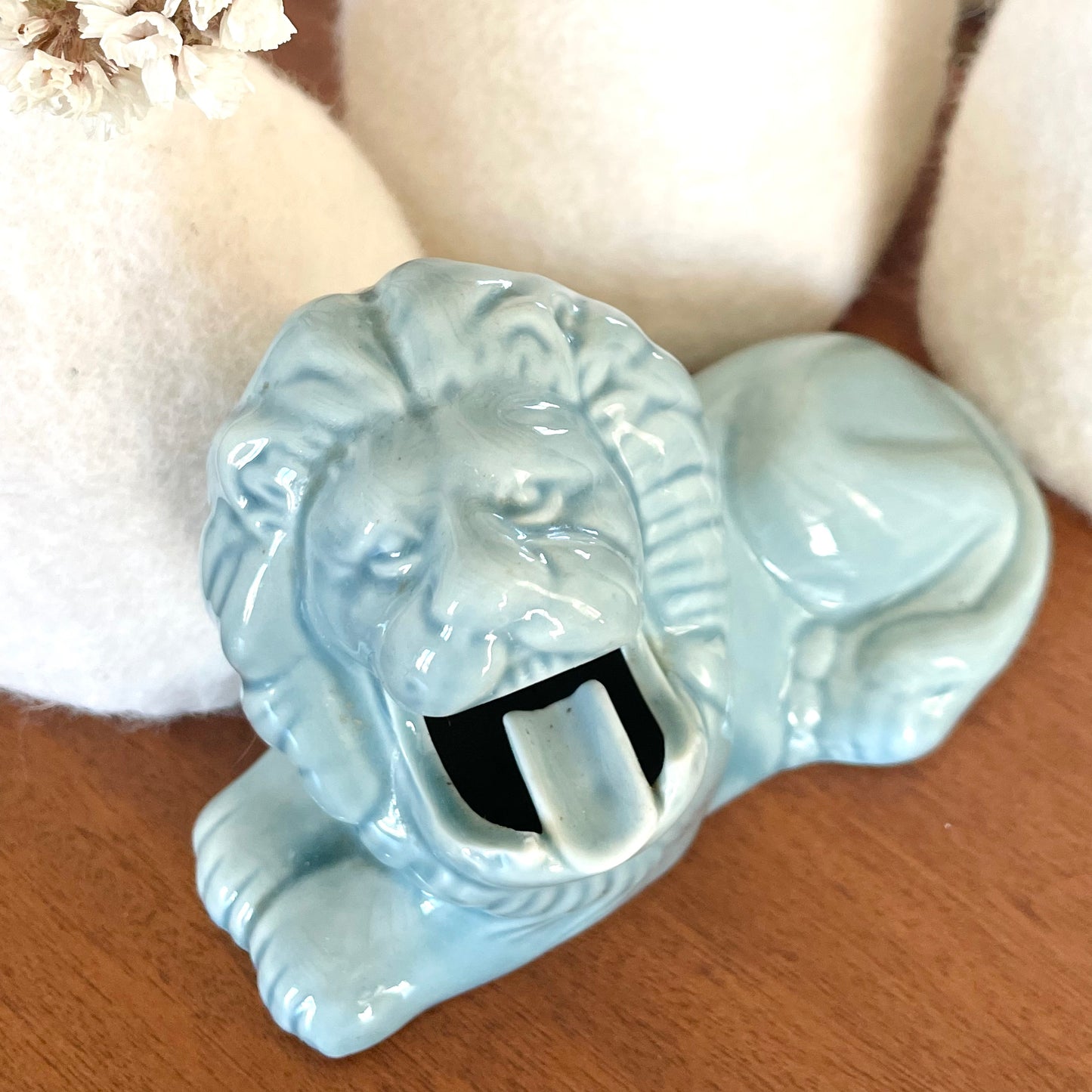 Cendrier lion en céramique bleue