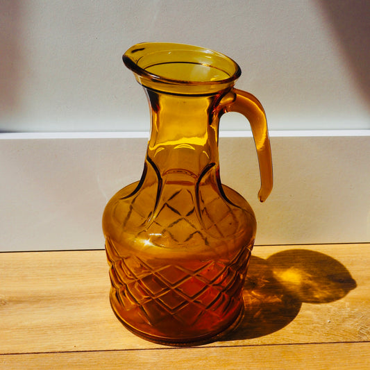 Carafe en verre ambré