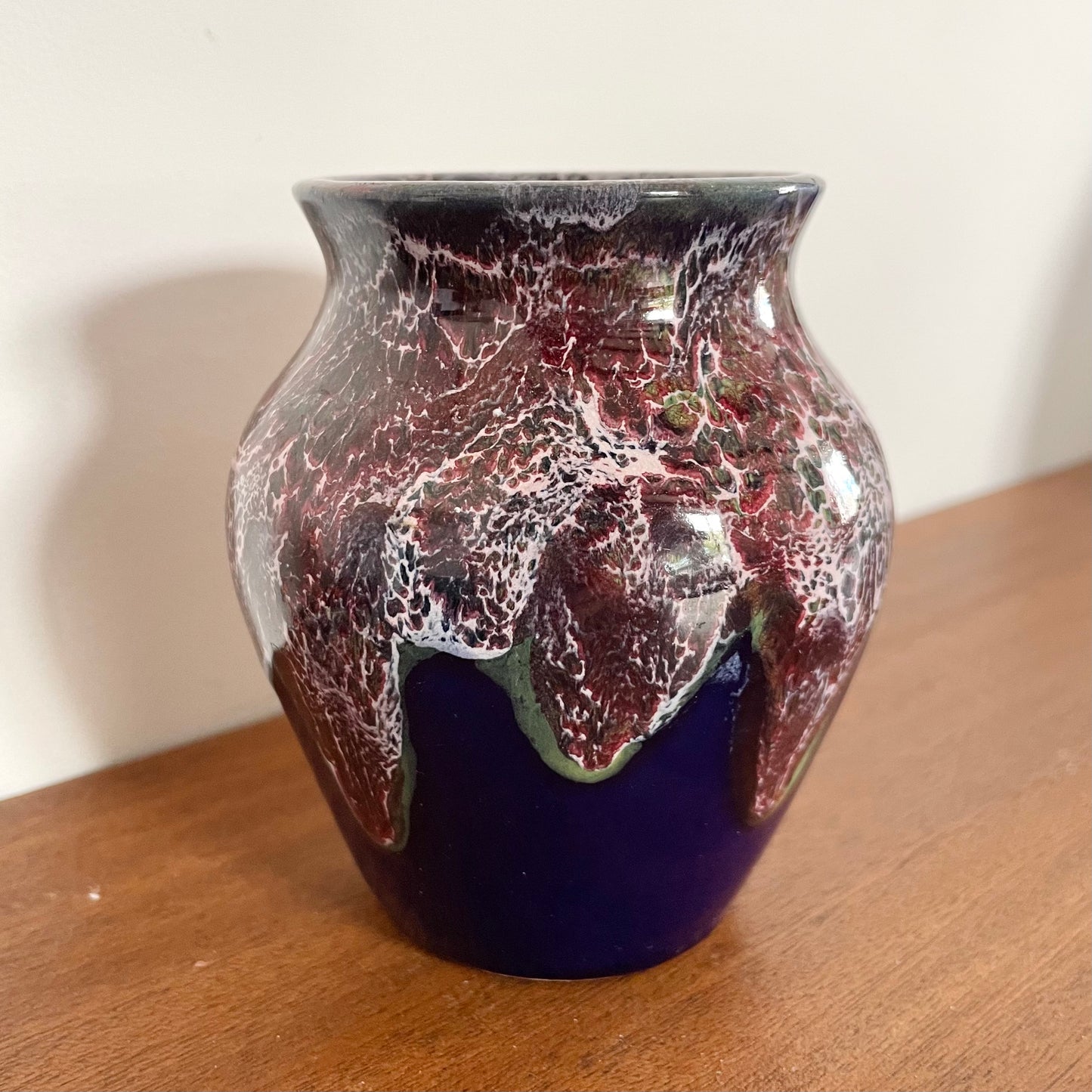 Vase en céramique émaillée bleu et violet