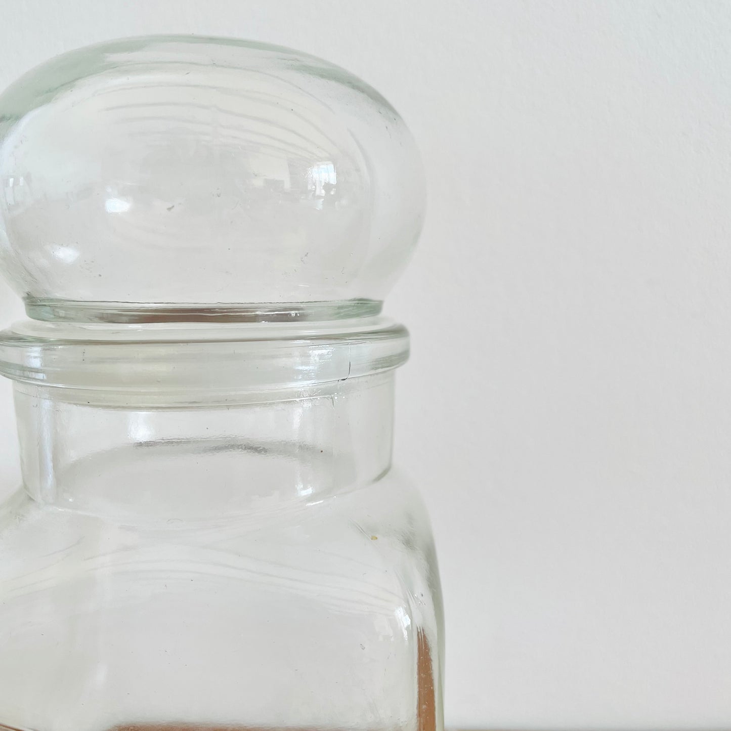 Petit bocal en verre bouchon boule