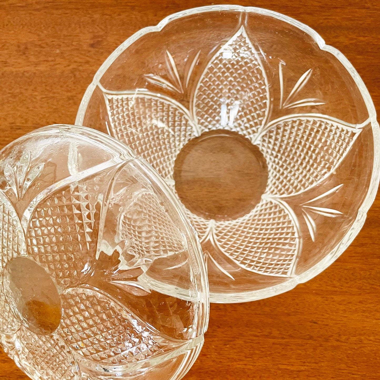 Bonbonnière en verre motif fleur