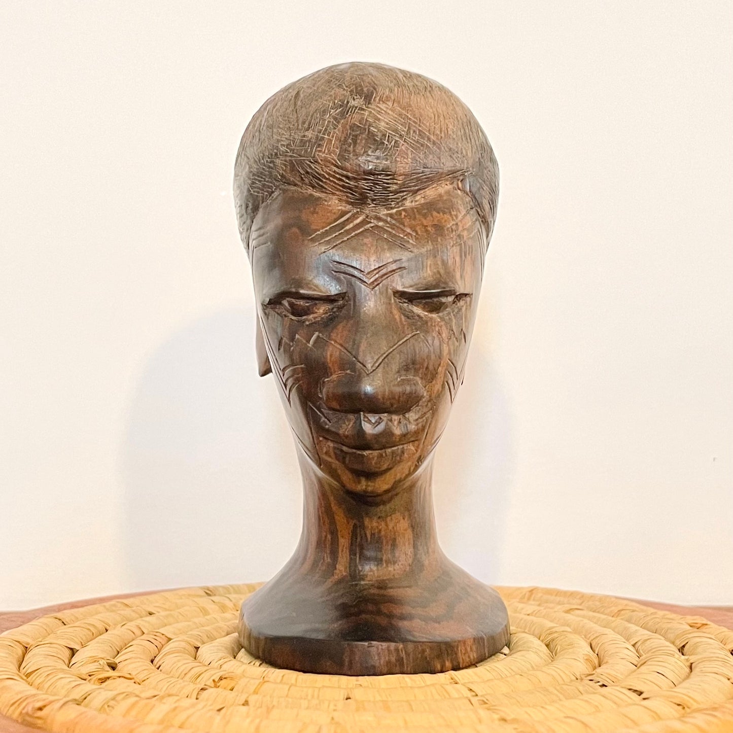 Art africain, tête en bois sculpté