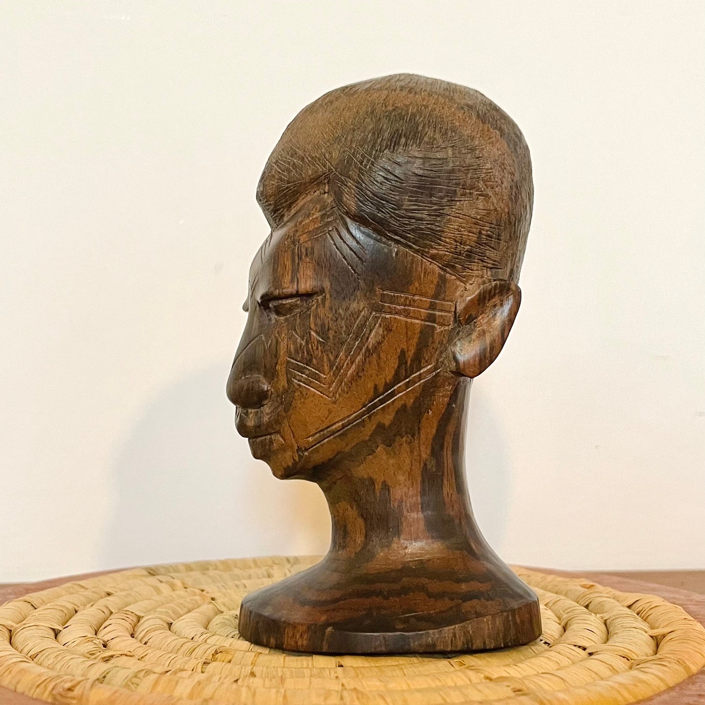 Art africain, tête en bois sculpté